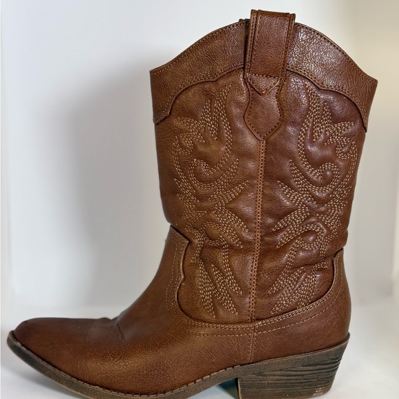 The Faded Glory Women's Western Cowboy Boots Ankle/Brown, Size 7 - Picture 5 of 13